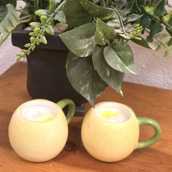 Super Cute Lemon Set of 2 Candles - Lightly Scented Soy Wax - New - Picture 4 of 4